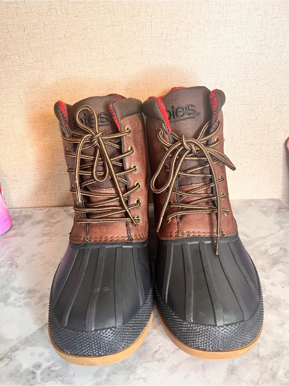 totes Black and Red Plaid Boot Lining